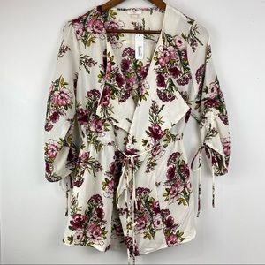 Charming Charlie size Medium Women’s Ivory Floral 3/4 Sleeve Wrap Jacket NWT
